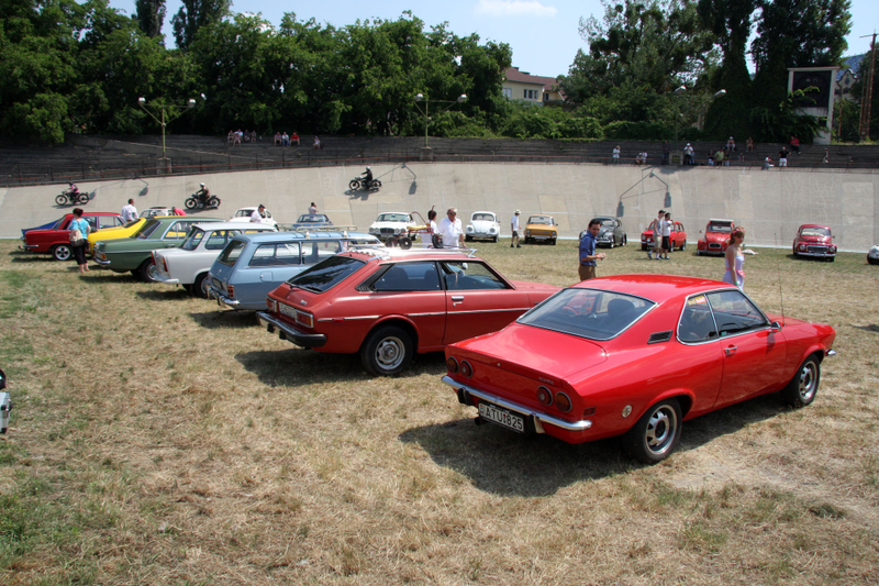 Illustration for article titled Classic Car Ownership Is Made Greater By The People Around You